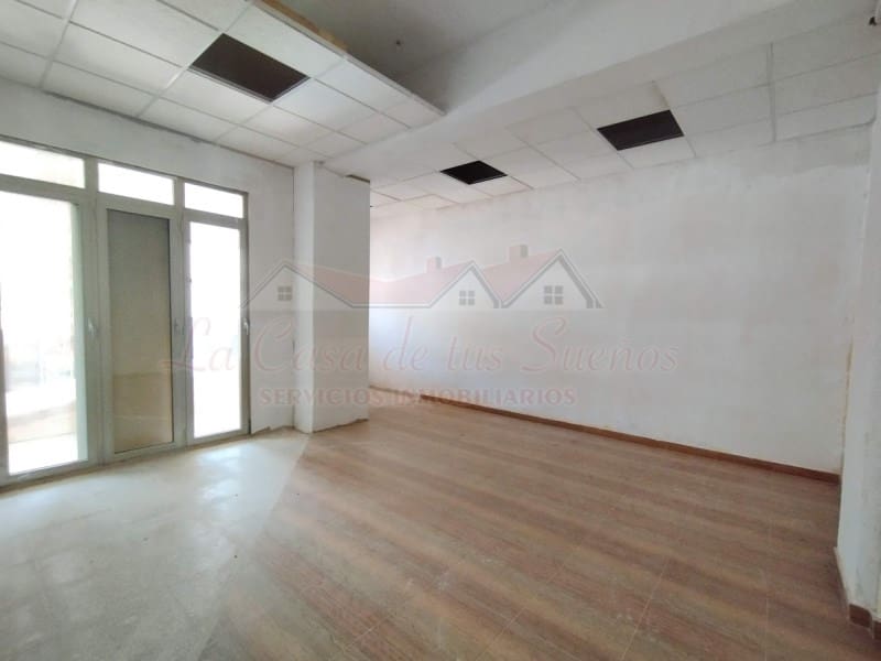 Kommersiell til salgs i Sax med svømmebasseng - € 57 700 (Ref: 9228250)