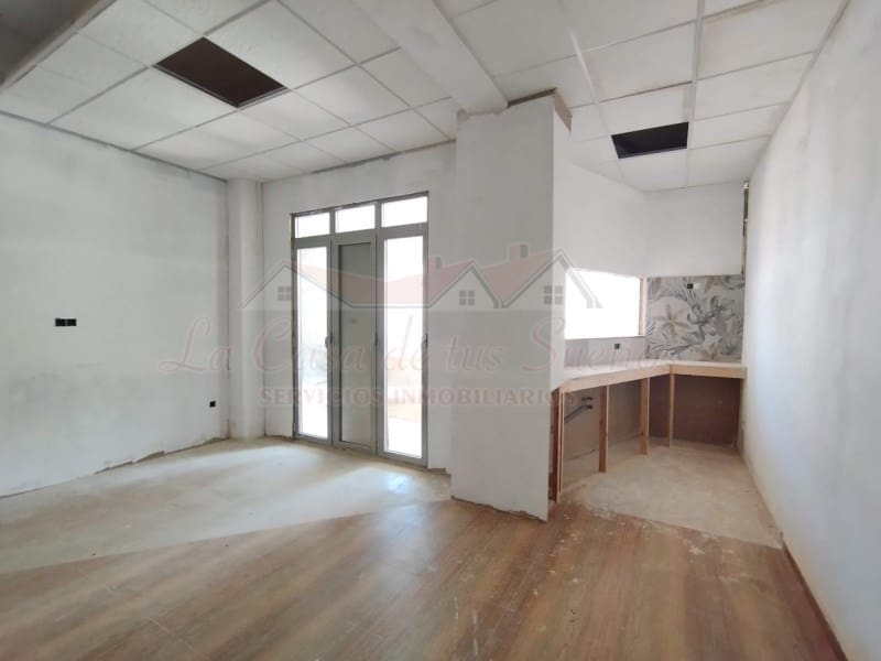 Kommersiell til salgs i Sax med svømmebasseng - € 57 700 (Ref: 9228250)