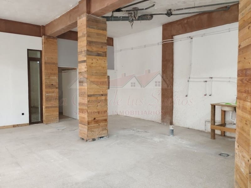 Kommersiell til salgs i Sax med svømmebasseng - € 57 700 (Ref: 9228250)