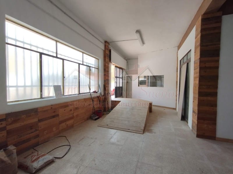 Kommersiell til salgs i Sax med svømmebasseng - € 57 700 (Ref: 9228250)