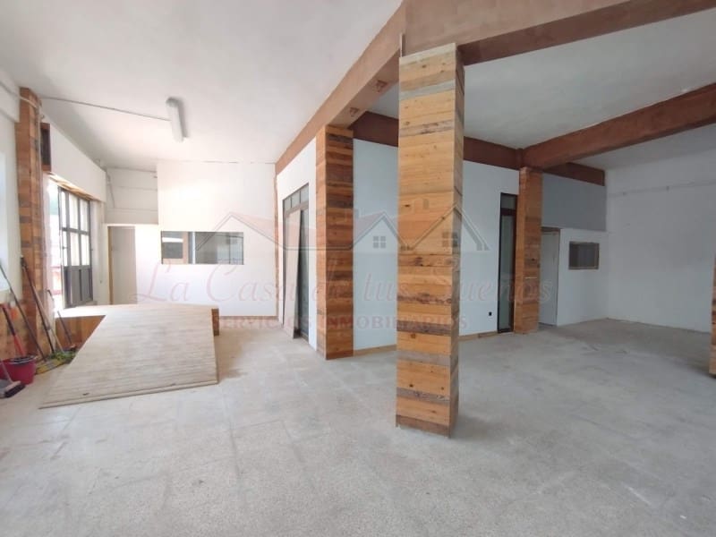 Kommersiell til salgs i Sax med svømmebasseng - € 57 700 (Ref: 9228250)