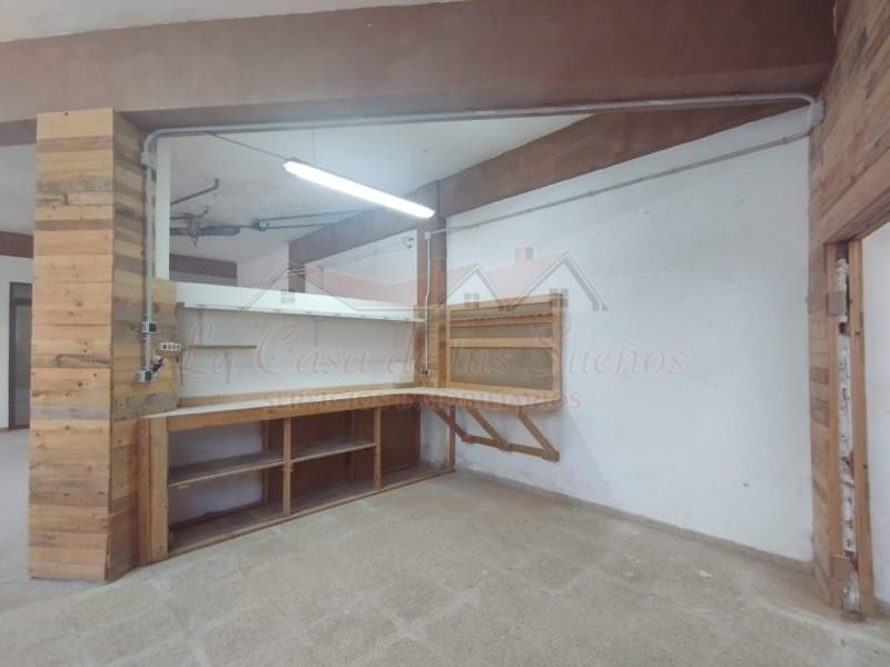 Kommersiell til salgs i Sax med svømmebasseng - € 57 700 (Ref: 9228250)