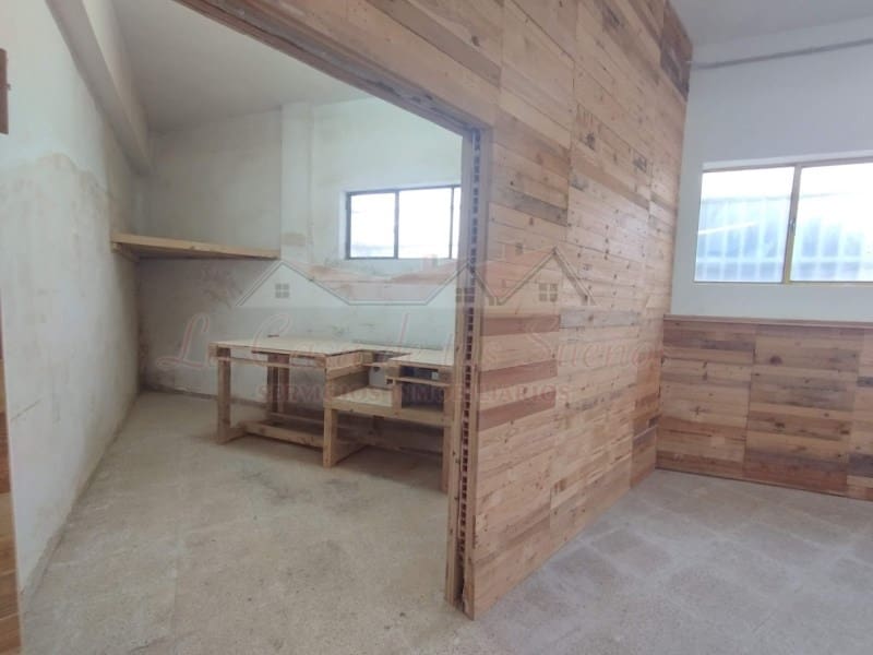 Kommersiell til salgs i Sax med svømmebasseng - € 57 700 (Ref: 9228250)