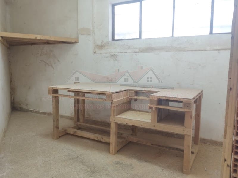 Kommersiell til salgs i Sax med svømmebasseng - € 57 700 (Ref: 9228250)