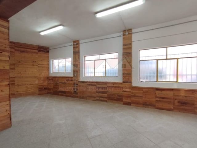 Kommersiell til salgs i Sax med svømmebasseng - € 57 700 (Ref: 9228250)