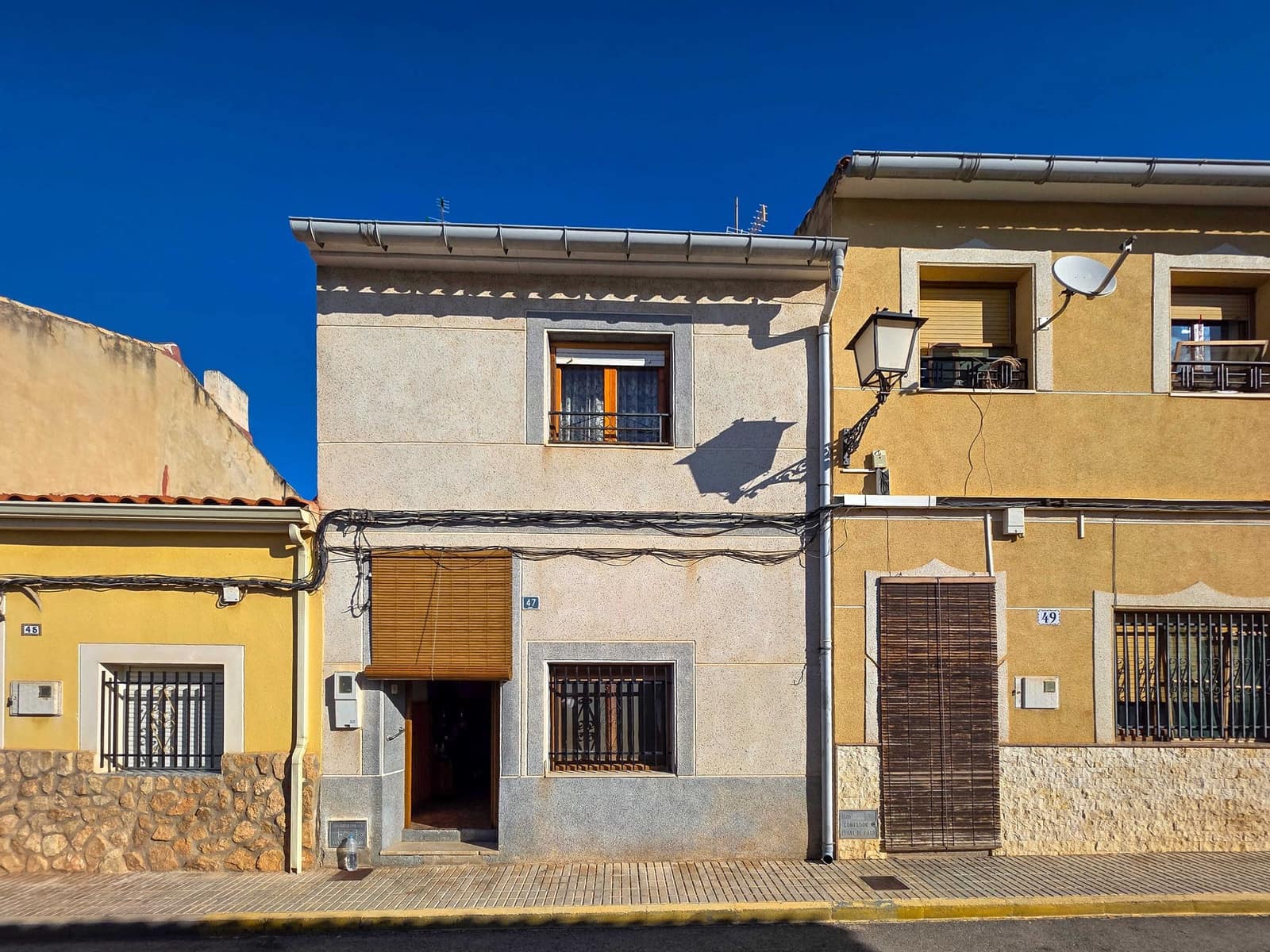 Casa de 3 habitaciones en Pinoso en venta con piscina - 89.950 € (Ref: 9265171)