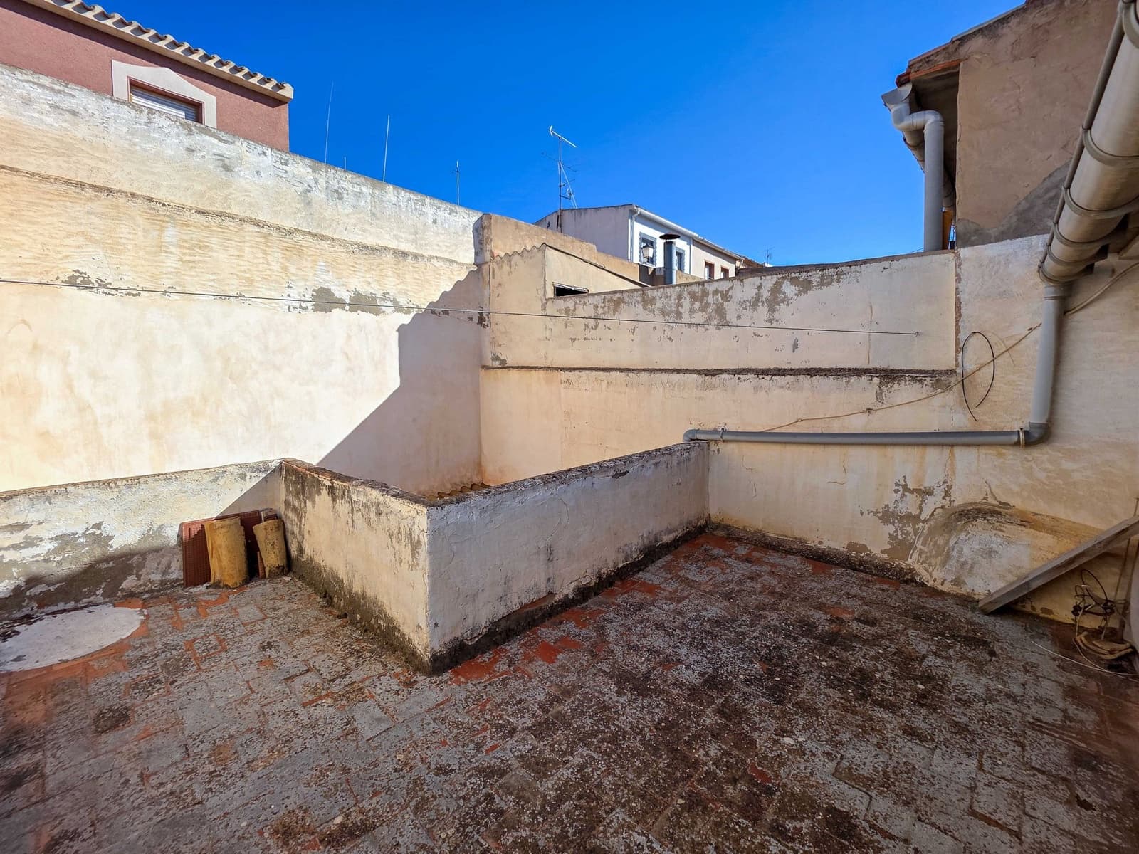 Casa de 3 habitaciones en Pinoso en venta con piscina - 89.950 € (Ref: 9265171)