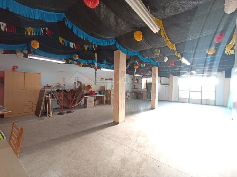 Erhverv til salg i Salinas med swimmingpool - € 57.000 (Ref: 9282660)