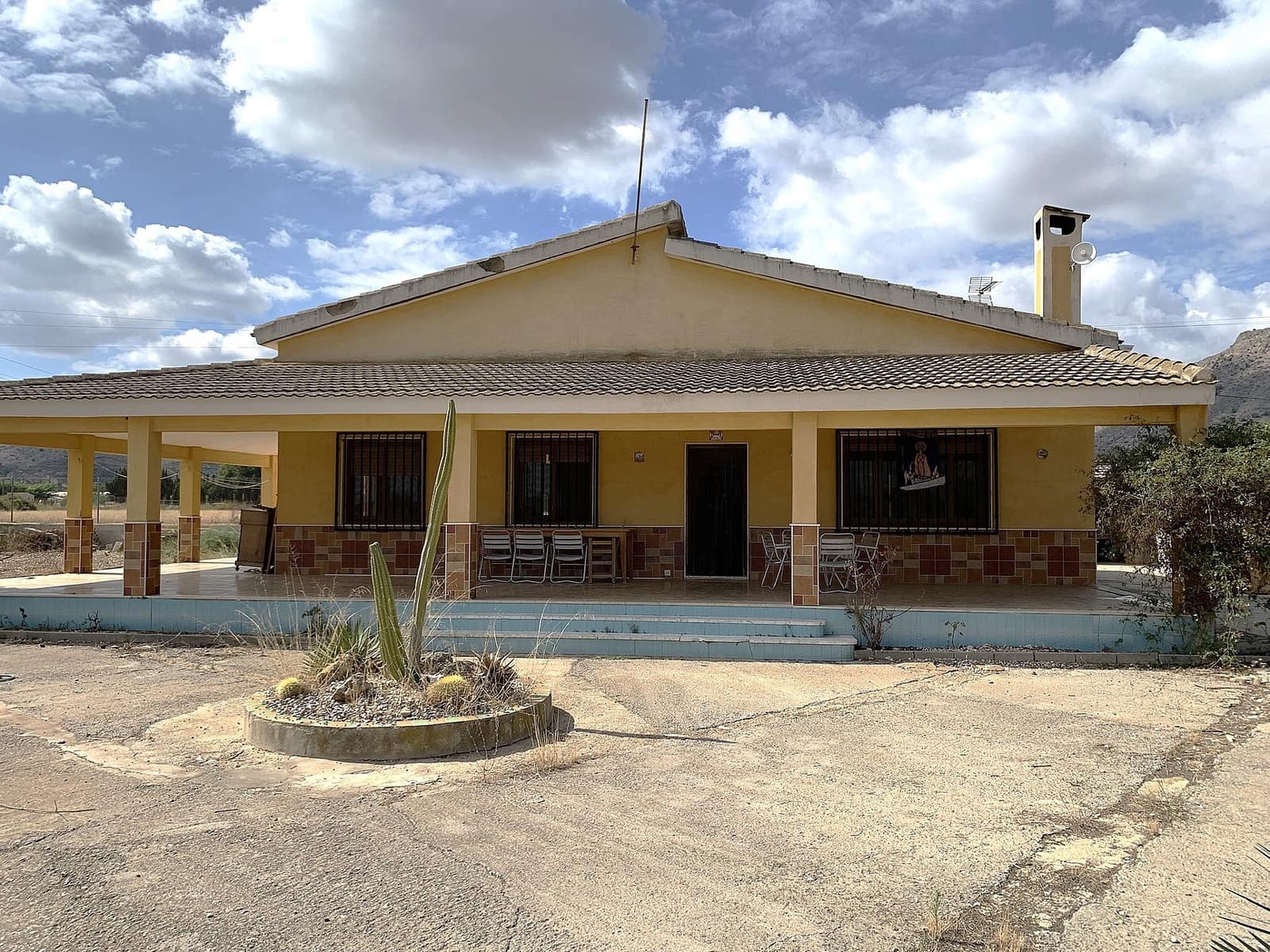 4 bedroom Villa for sale in Aspe with pool - € 249,950 (Ref: 9284071)