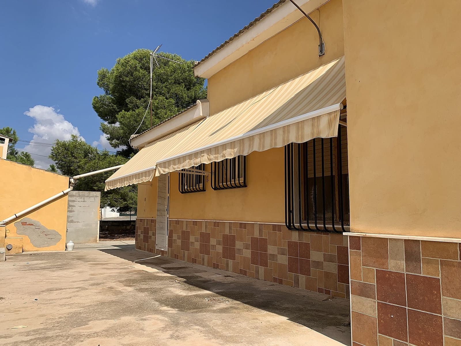 4 bedroom Villa for sale in Aspe with pool - € 249,950 (Ref: 9284071)