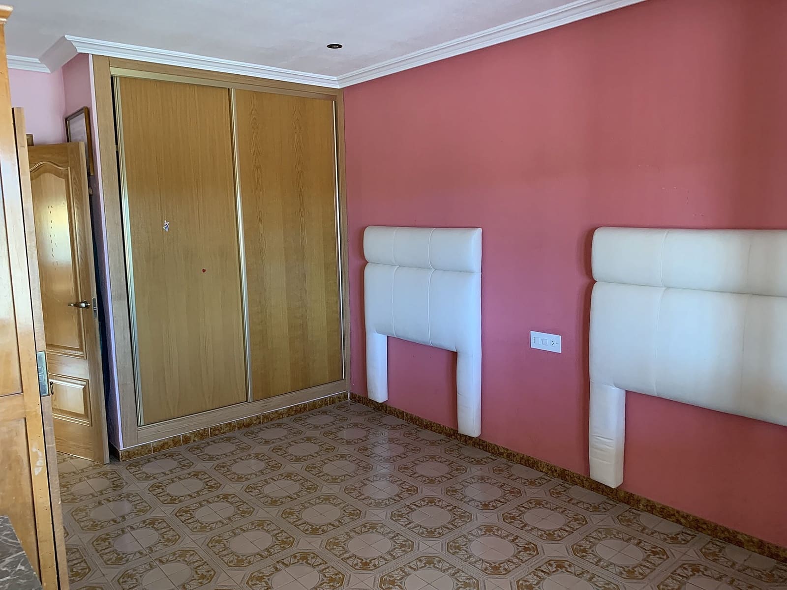 4 bedroom Villa for sale in Aspe with pool - € 249,950 (Ref: 9284071)