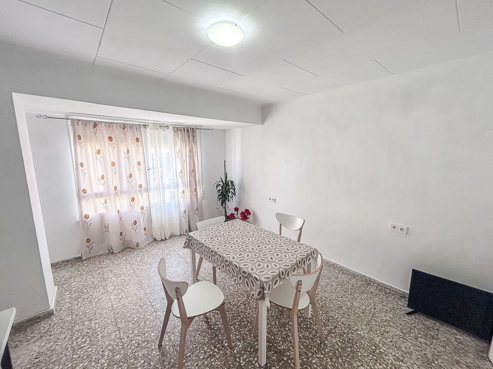 4 soveværelse Lejlighed til salg i Monovar / Monover med swimmingpool - € 75.000 (Ref: 9310496)