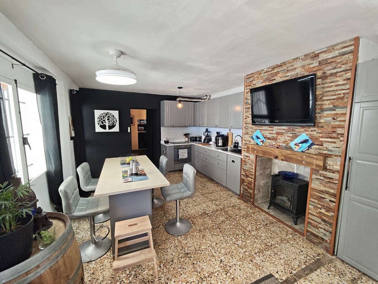 3 bedroom Townhouse for sale in Pinoso with pool - € 179,995 (Ref: 9312343)