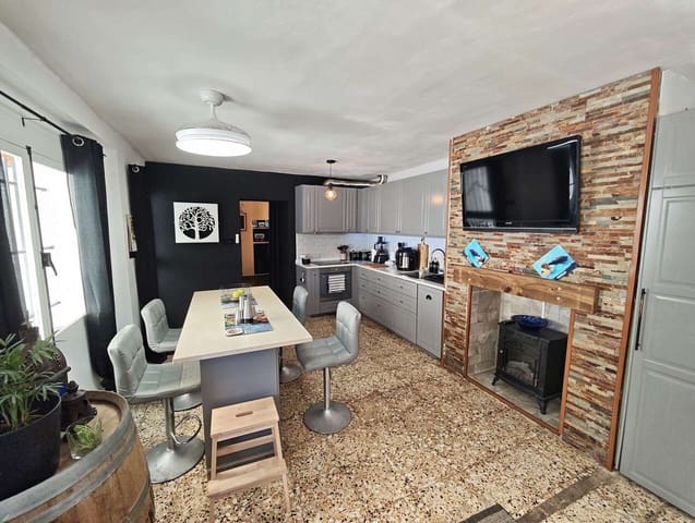 3 soveværelse Byhus til salg i Pinoso med swimmingpool - € 179.995 (Ref: 9312343)