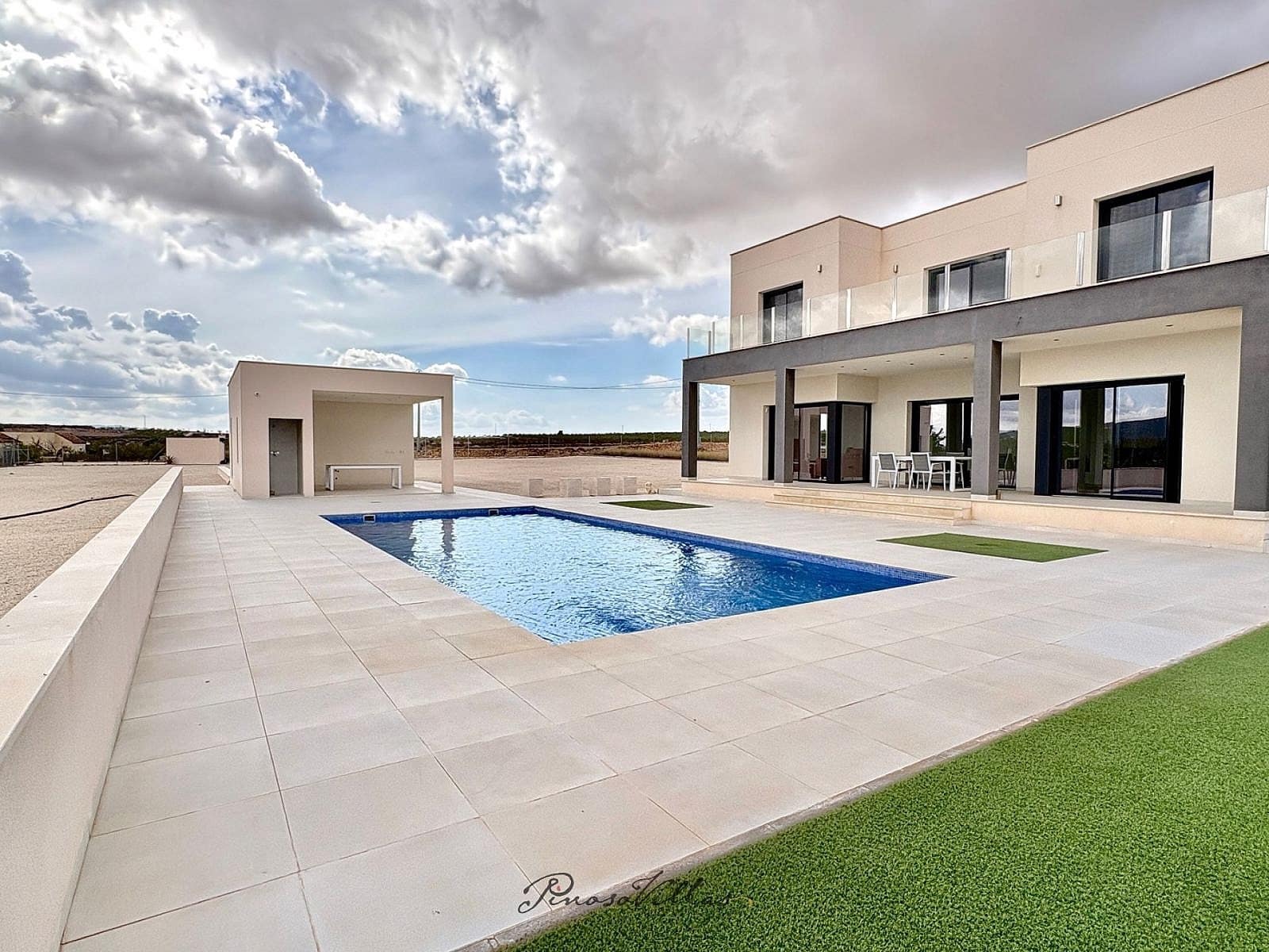 3 bedroom Villa for sale in Pinoso with pool garage - € 575,000 (Ref: 9317237)