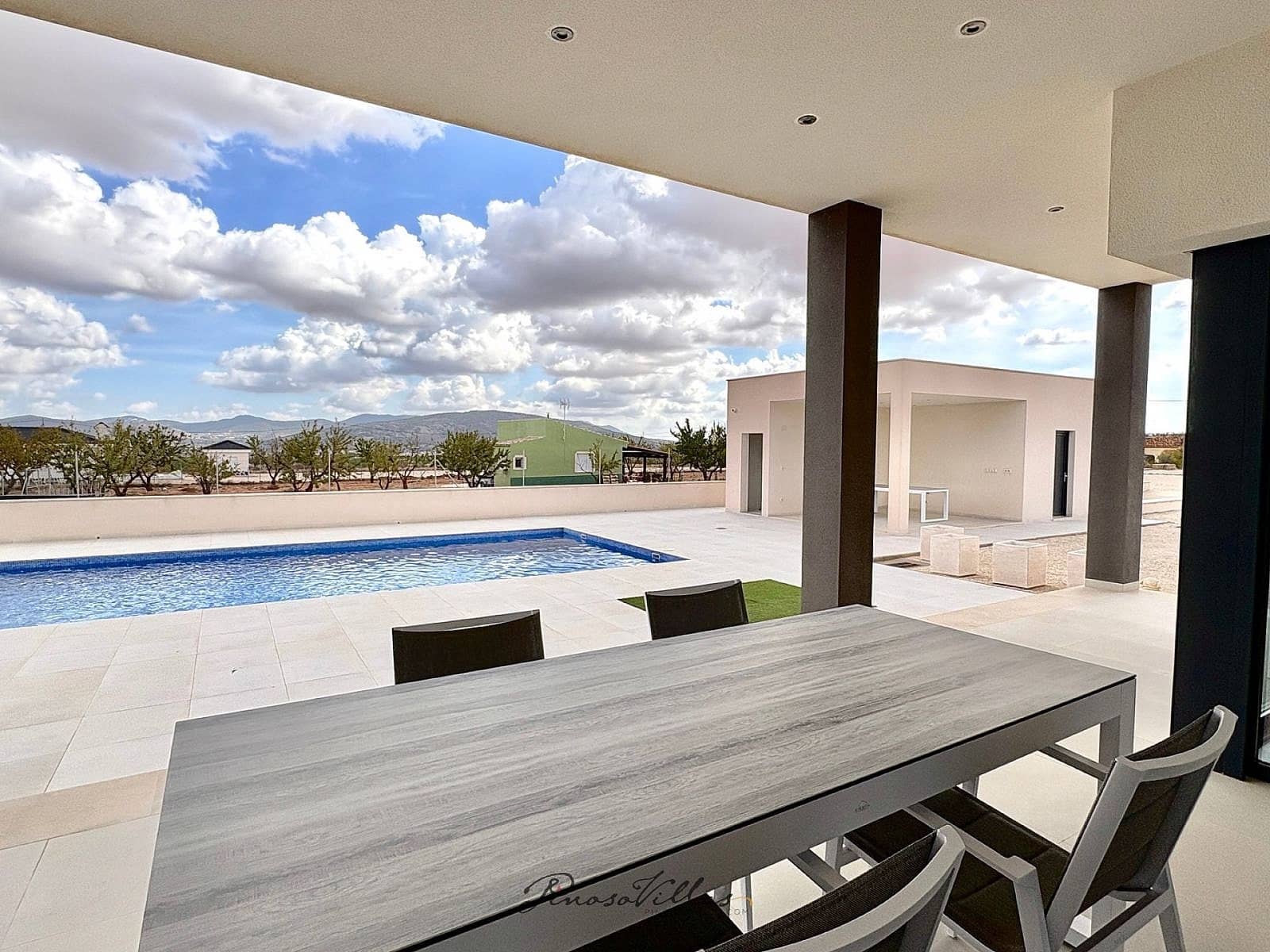 3 bedroom Villa for sale in Pinoso with pool garage - € 575,000 (Ref: 9317237)