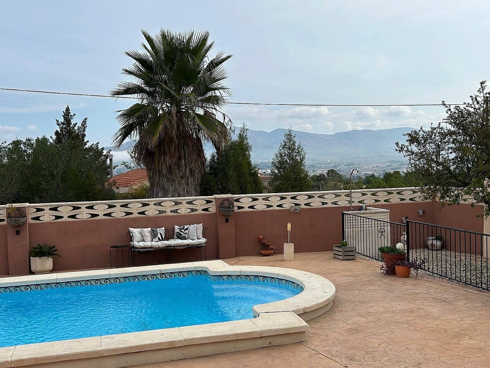 5 soveværelse Villa til salg i Sax med swimmingpool - € 375.000 (Ref: 9317238)