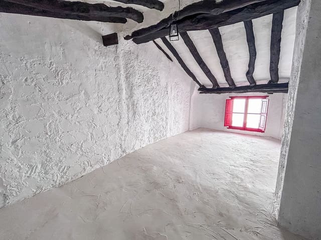 Casa de 4 habitaciones en Onil en venta con piscina - 90.000 € (Ref: 9330167)