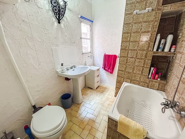 Casa de 4 habitaciones en Onil en venta con piscina - 90.000 € (Ref: 9330167)