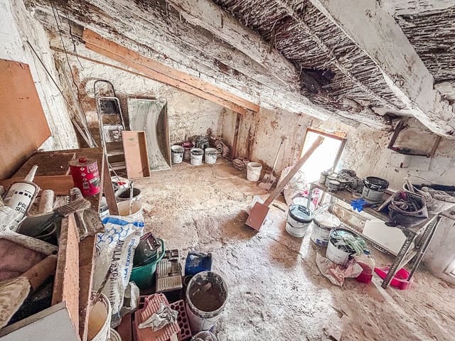 Casa de 4 habitaciones en Onil en venta con piscina - 90.000 € (Ref: 9330167)