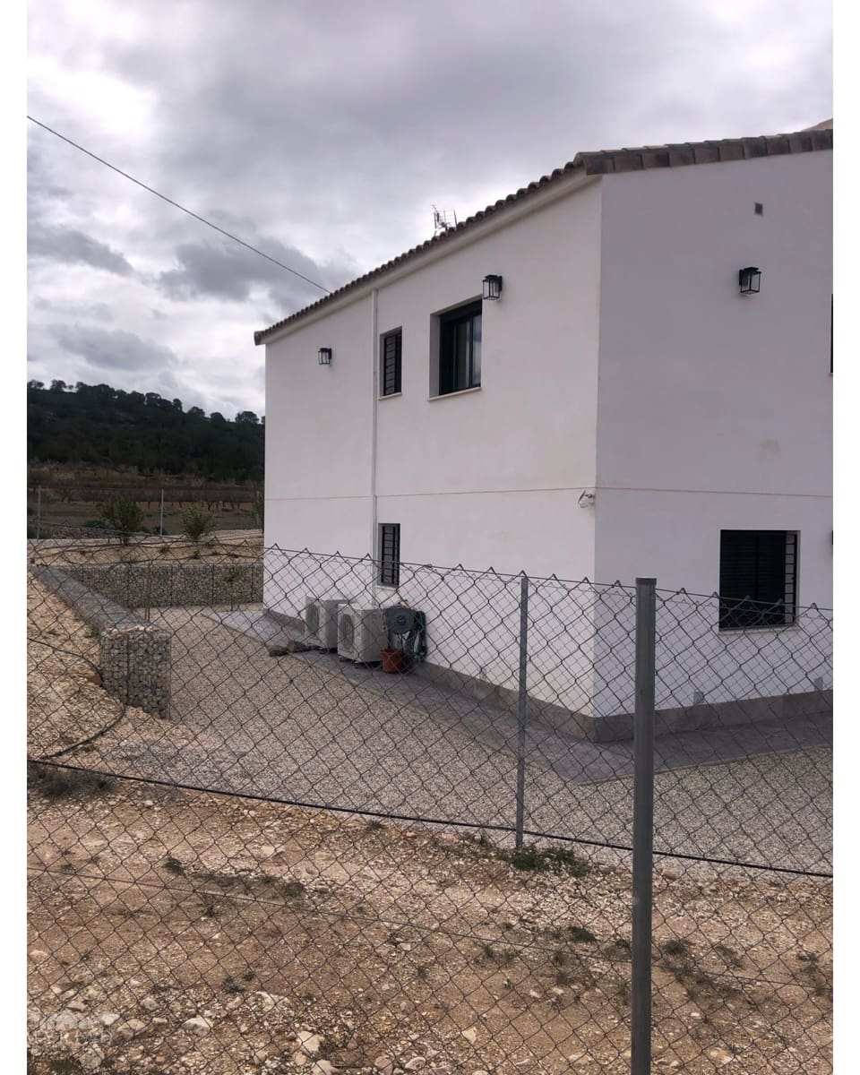 5 bedroom Villa for sale in Pinoso with pool - € 410,000 (Ref: 9334398)