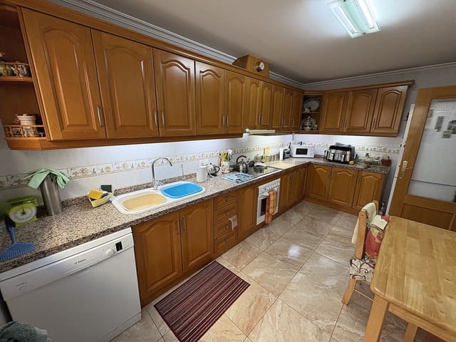 5 bedroom Apartment for sale in La Romana with pool garage - € 195,000 (Ref: 9344363)