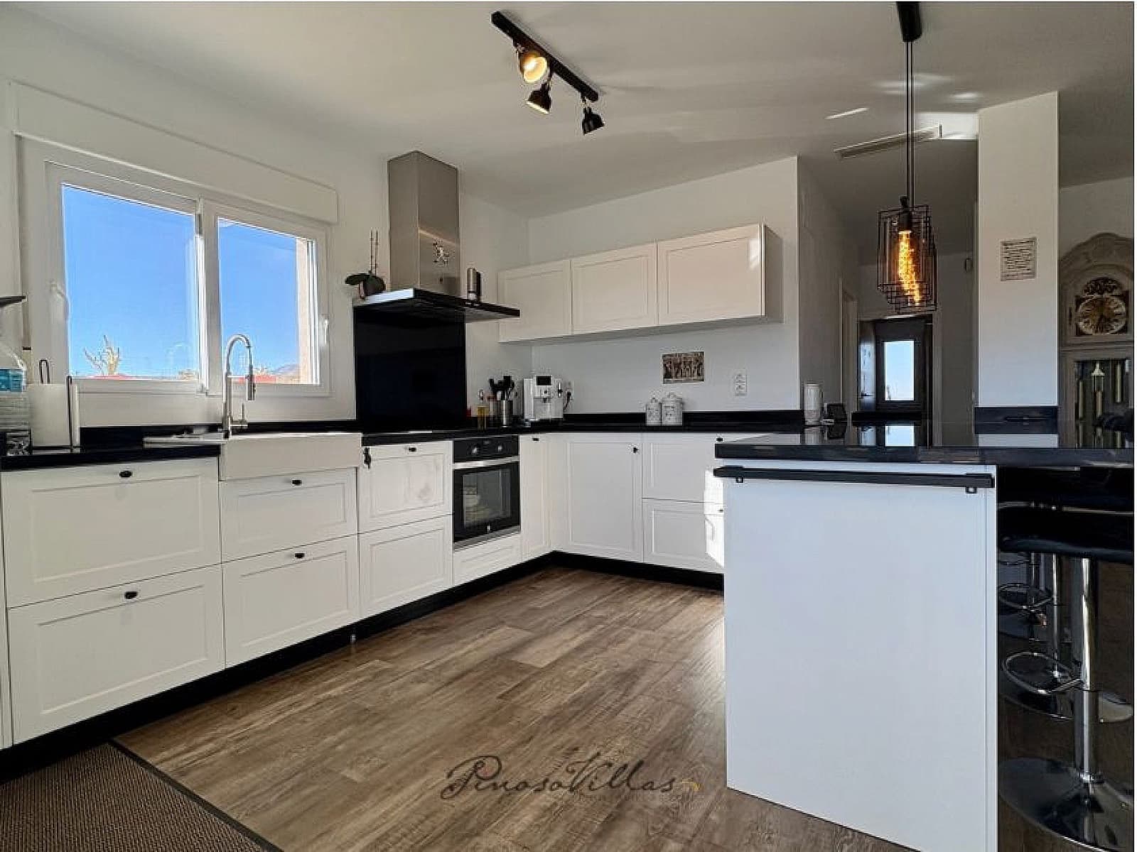 4 bedroom Villa for sale in Pinoso with pool garage - € 549,000 (Ref: 9353187)