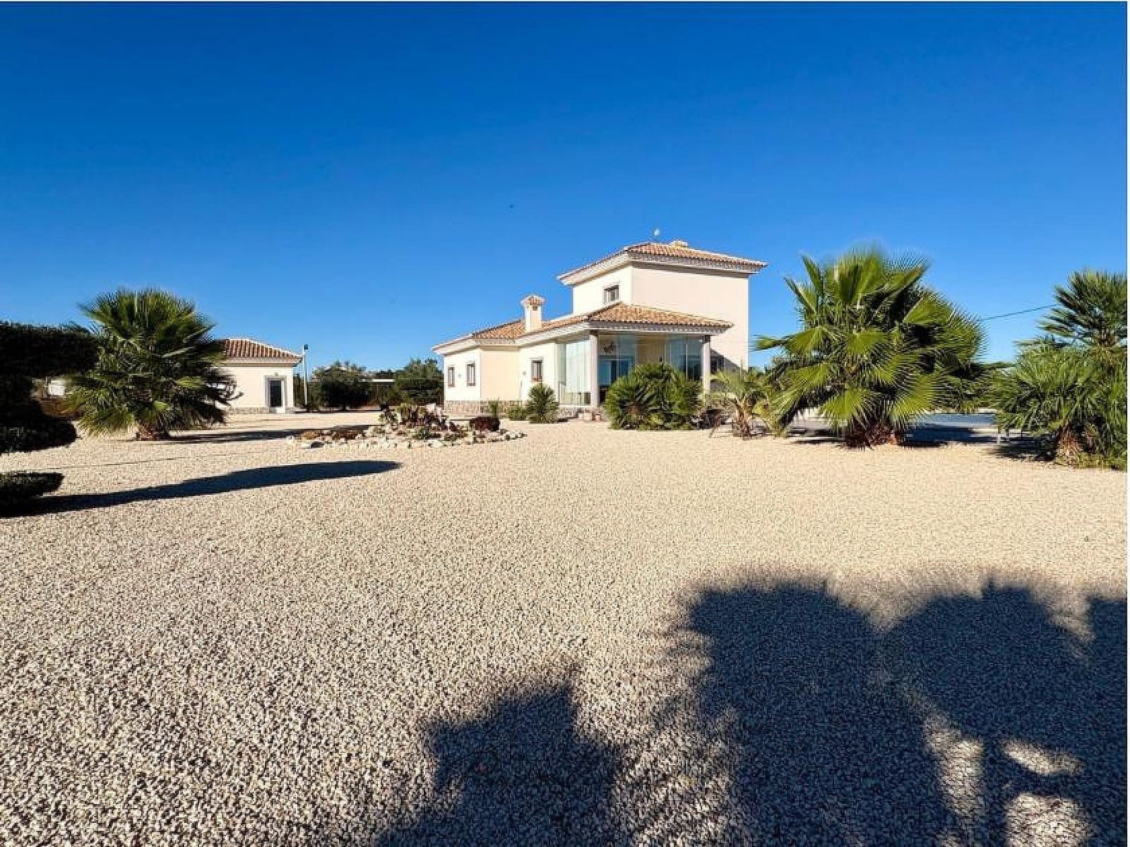 4 bedroom Villa for sale in Pinoso with pool garage - € 549,000 (Ref: 9353187)