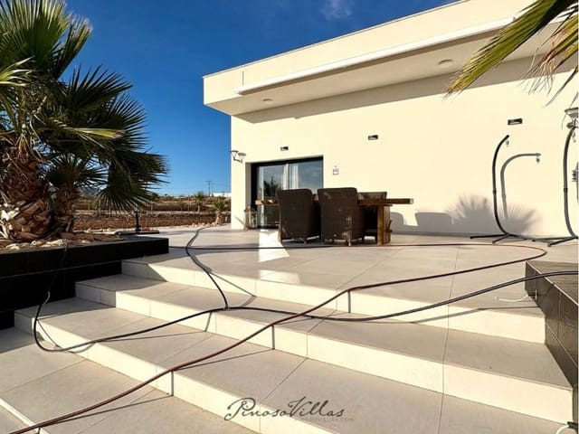 4 slaapkamer Villa te koop in Pinoso met zwembad - € 449.950 (Ref: 9370346)