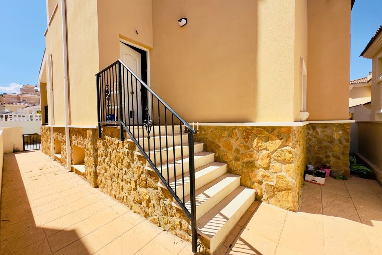 3 soveværelse Byhus til salg i San Miguel de Salinas med swimmingpool - € 210.000 (Ref: 9376644)