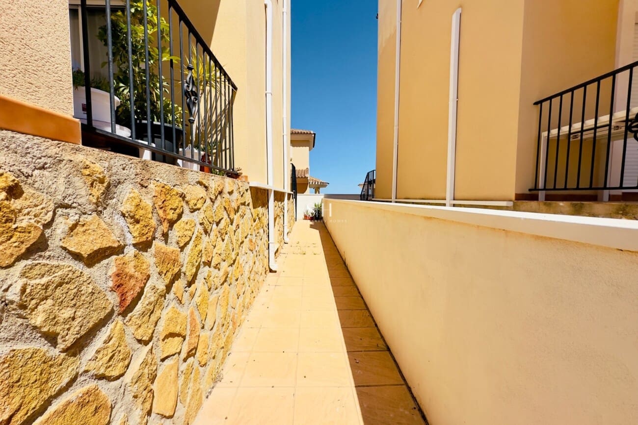 3 soveværelse Byhus til salg i San Miguel de Salinas med swimmingpool - € 210.000 (Ref: 9376644)