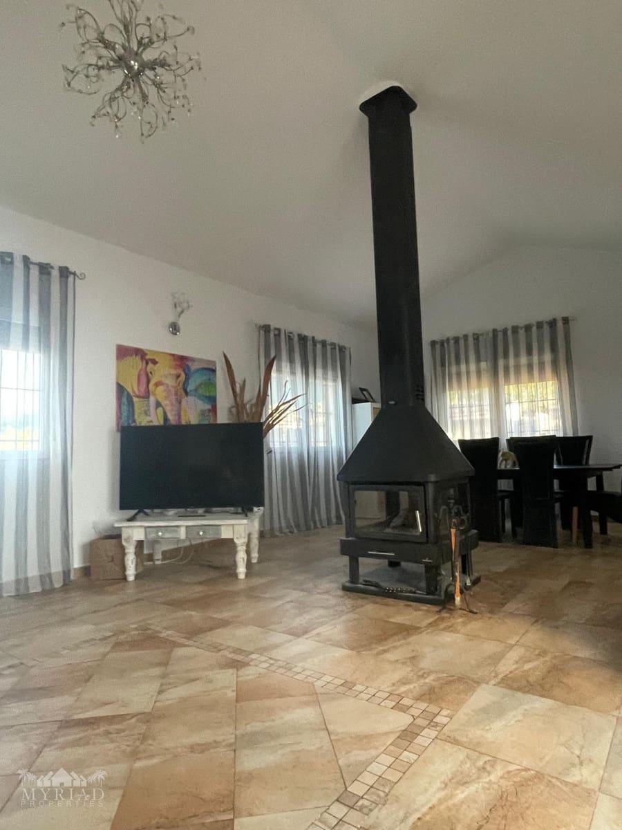 6 bedroom Villa for sale in Pinoso with pool - € 649,995 (Ref: 9387493)