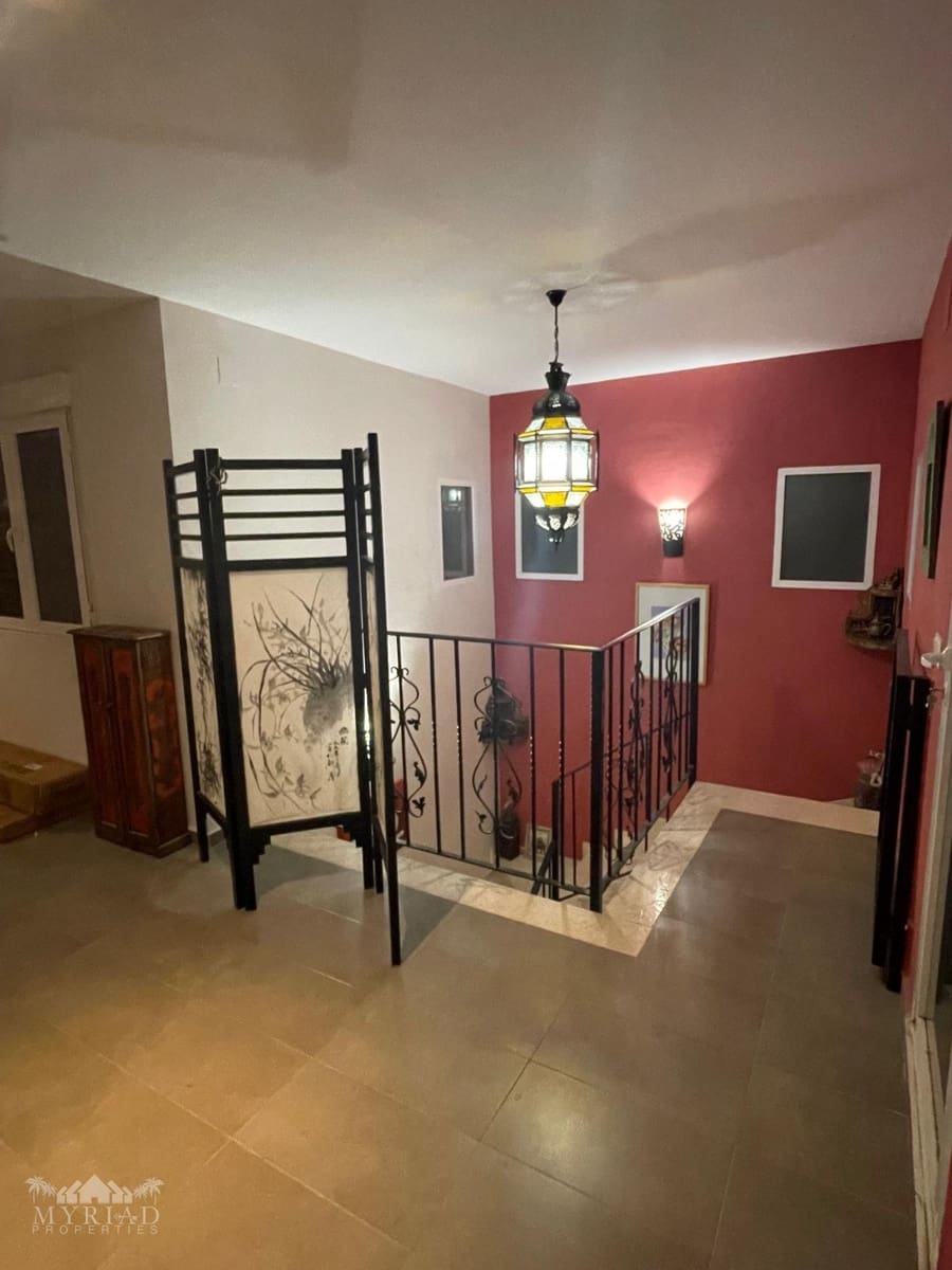 6 bedroom Villa for sale in Pinoso with pool - € 649,995 (Ref: 9387493)