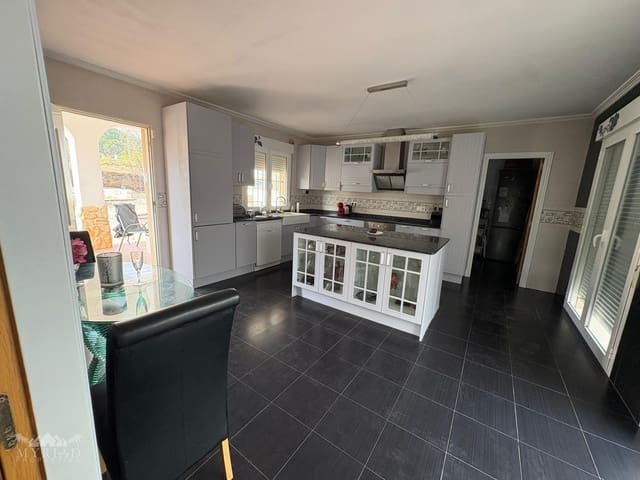 6 makuuhuone Huvila myytävänä paikassa Pinoso mukana uima-altaan - 649 995 € (Ref: 9387493)