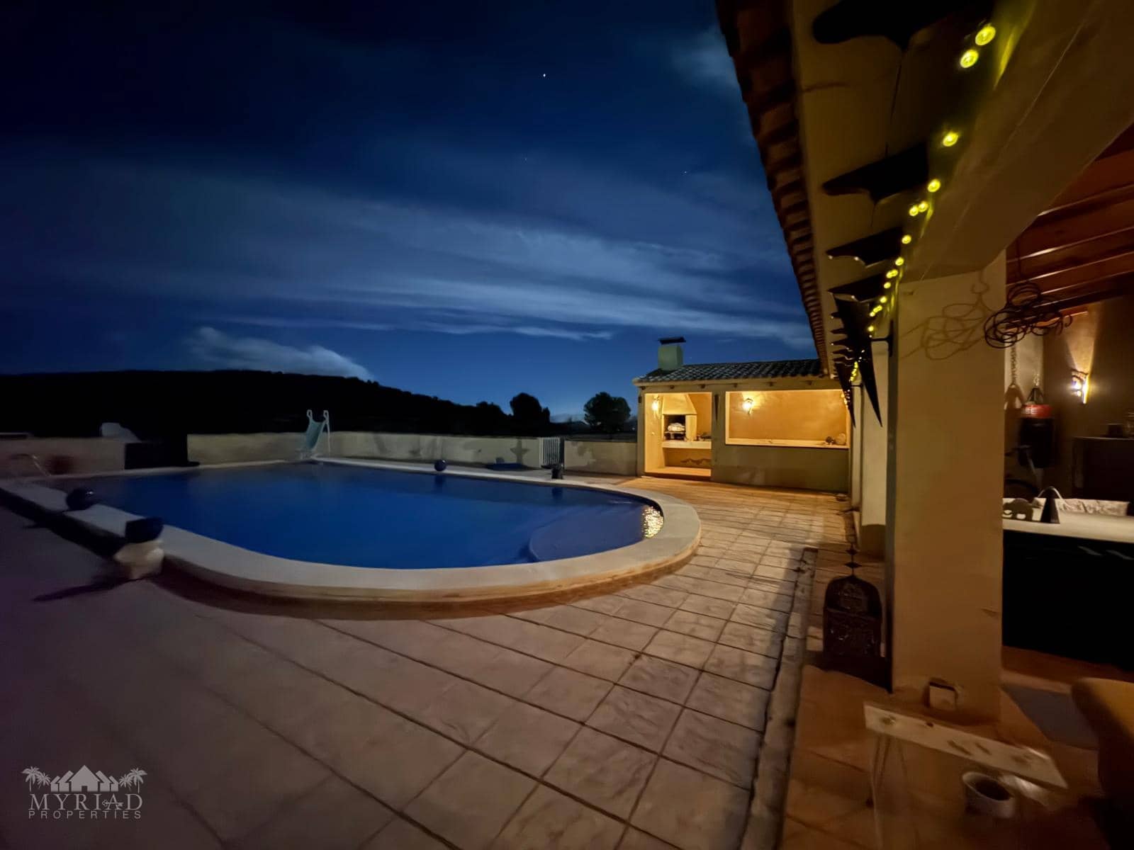 6 bedroom Villa for sale in Pinoso with pool - € 649,995 (Ref: 9387493)