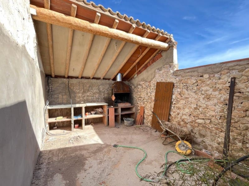 2 soveværelse Finca/Landehus til salg i Elda med swimmingpool - € 150.000 (Ref: 9400399)