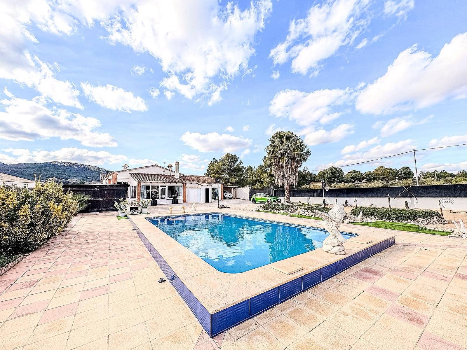 8 bedroom Villa for sale in Castalla with pool - € 599,995 (Ref: 9403684)