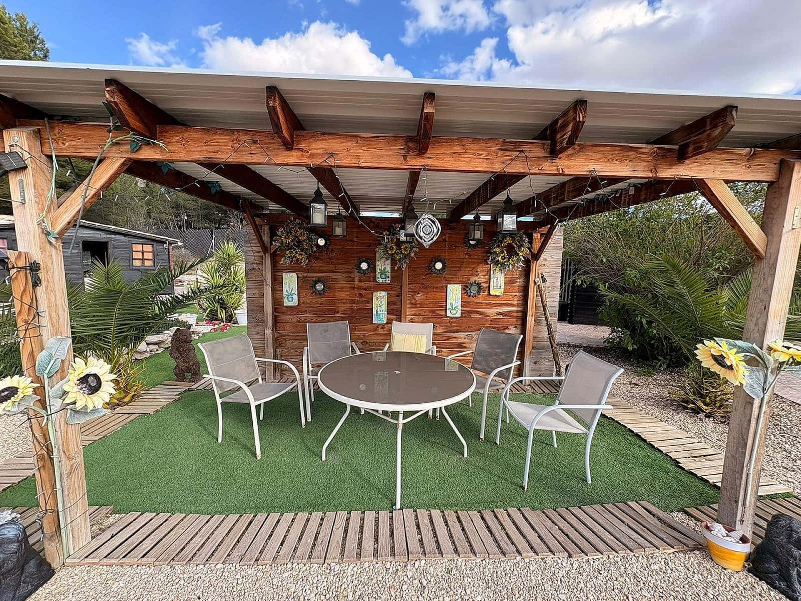 8 bedroom Villa for sale in Castalla with pool - € 599,995 (Ref: 9403684)