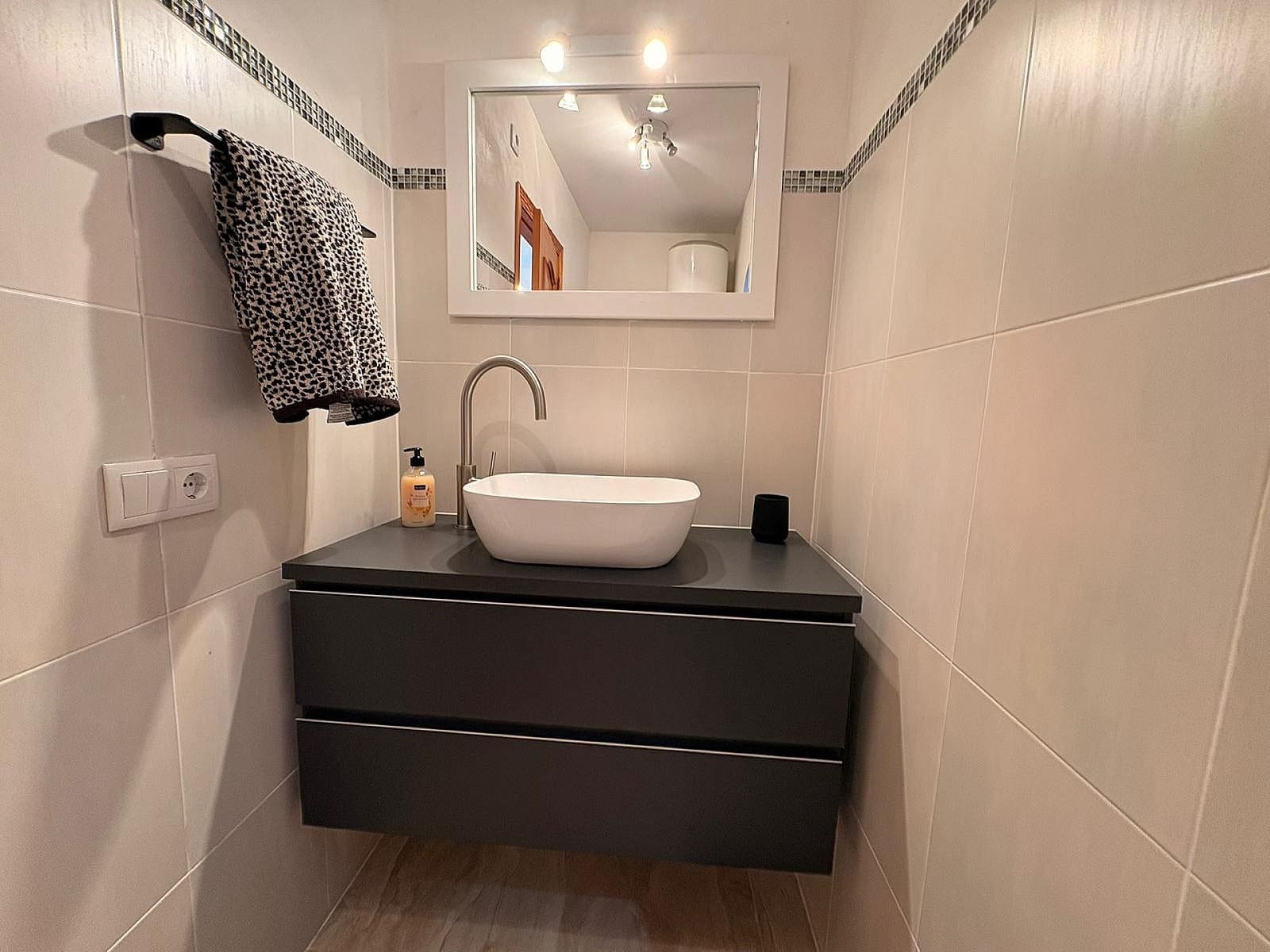 8 bedroom Villa for sale in Castalla with pool - € 599,995 (Ref: 9403684)