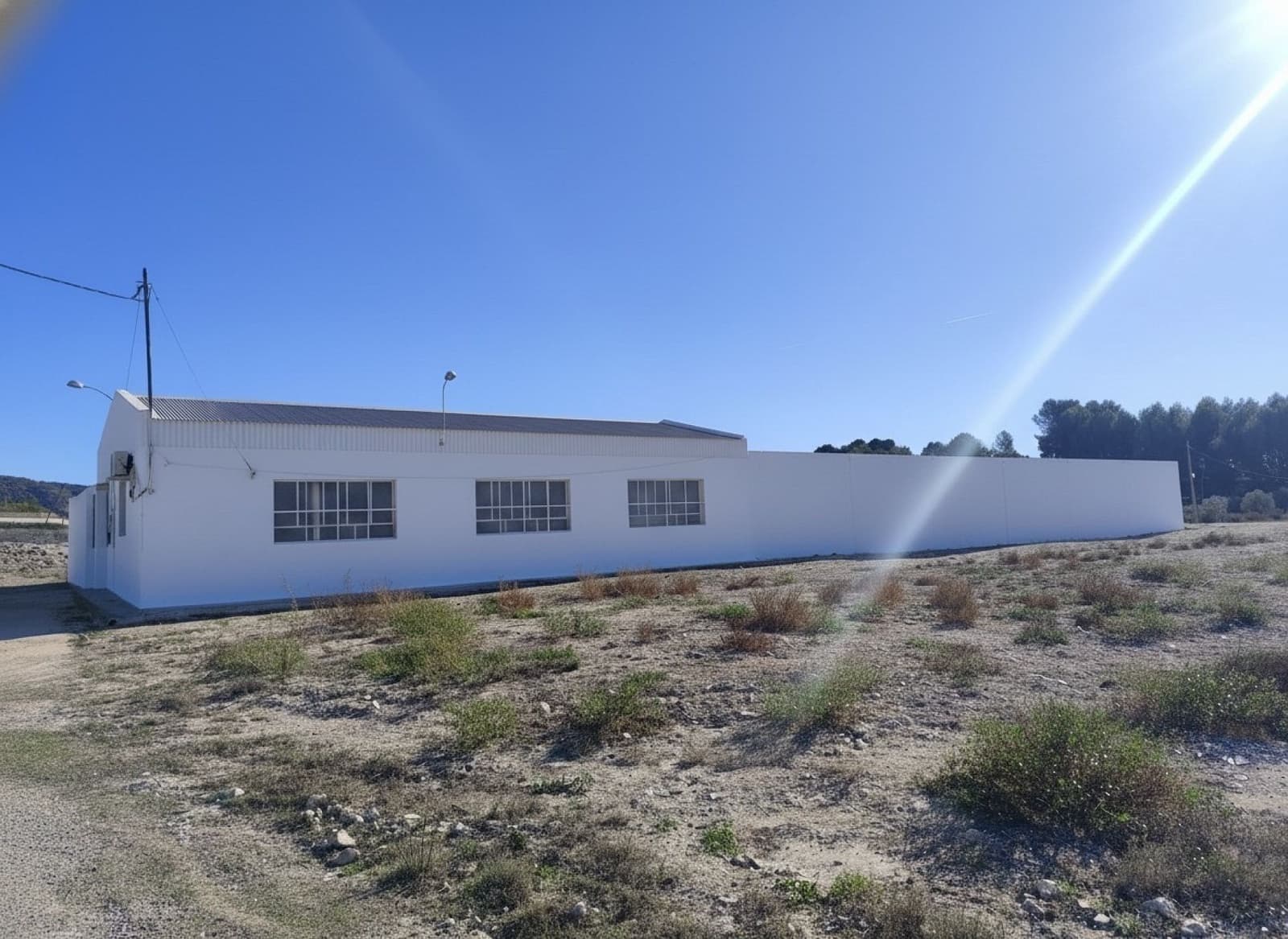 Kommersiell til salgs i Sax med svømmebasseng - € 180 000 (Ref: 9414788)