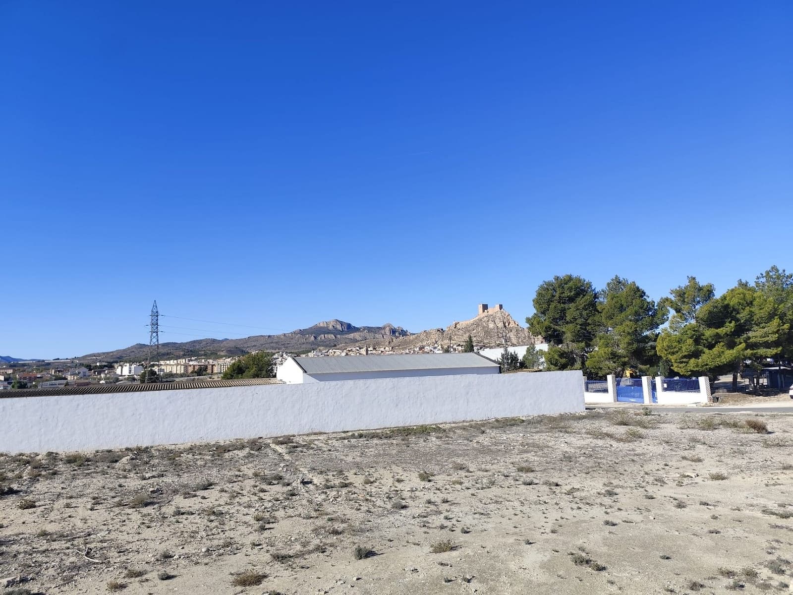 Kommersiell til salgs i Sax med svømmebasseng - € 180 000 (Ref: 9414788)