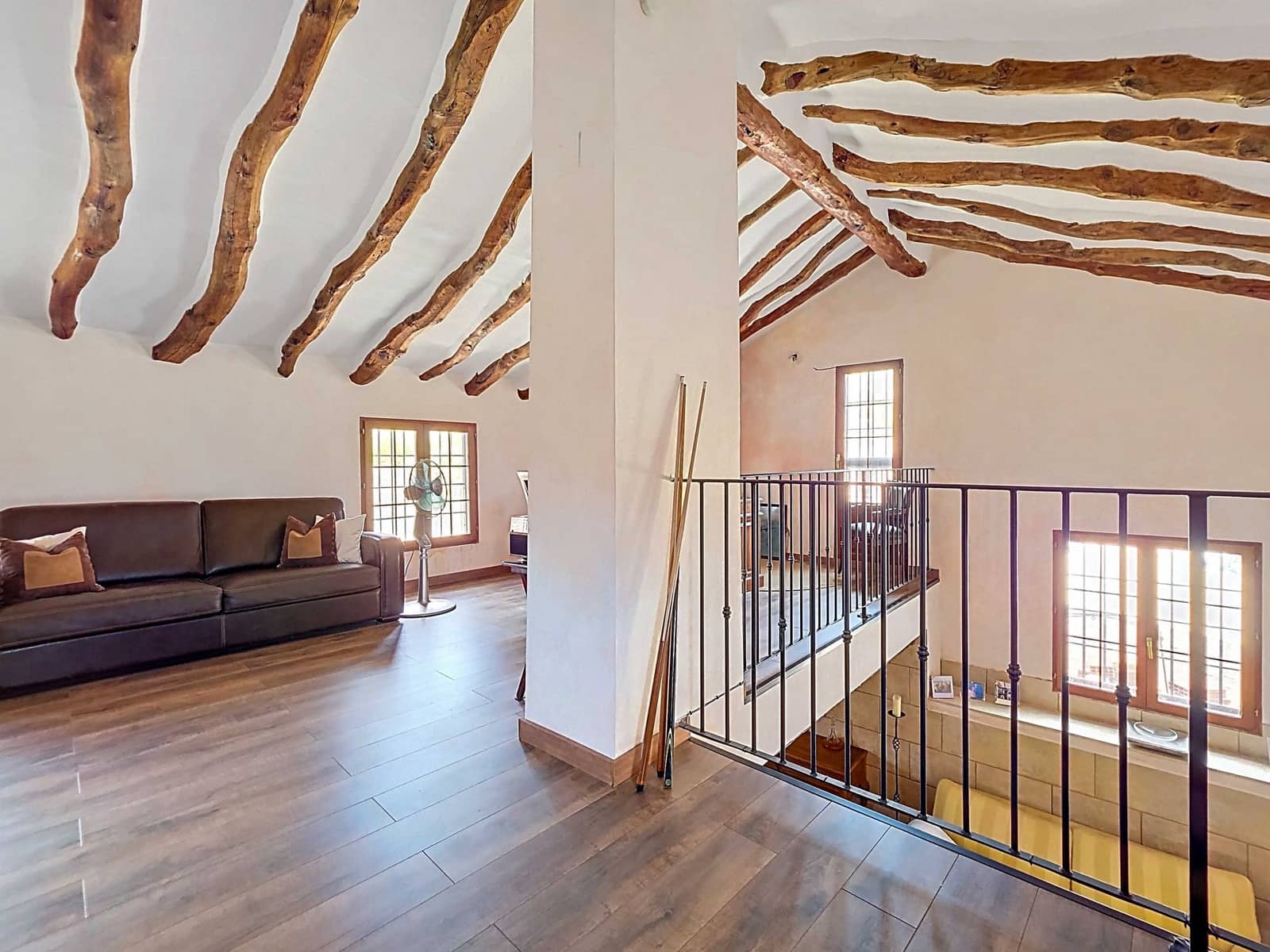 5 sypialnia Finka/Dom wiejski na sprzedaż w La Alberquilla z basenem garażem - 299 950 € (Ref: 9421914)