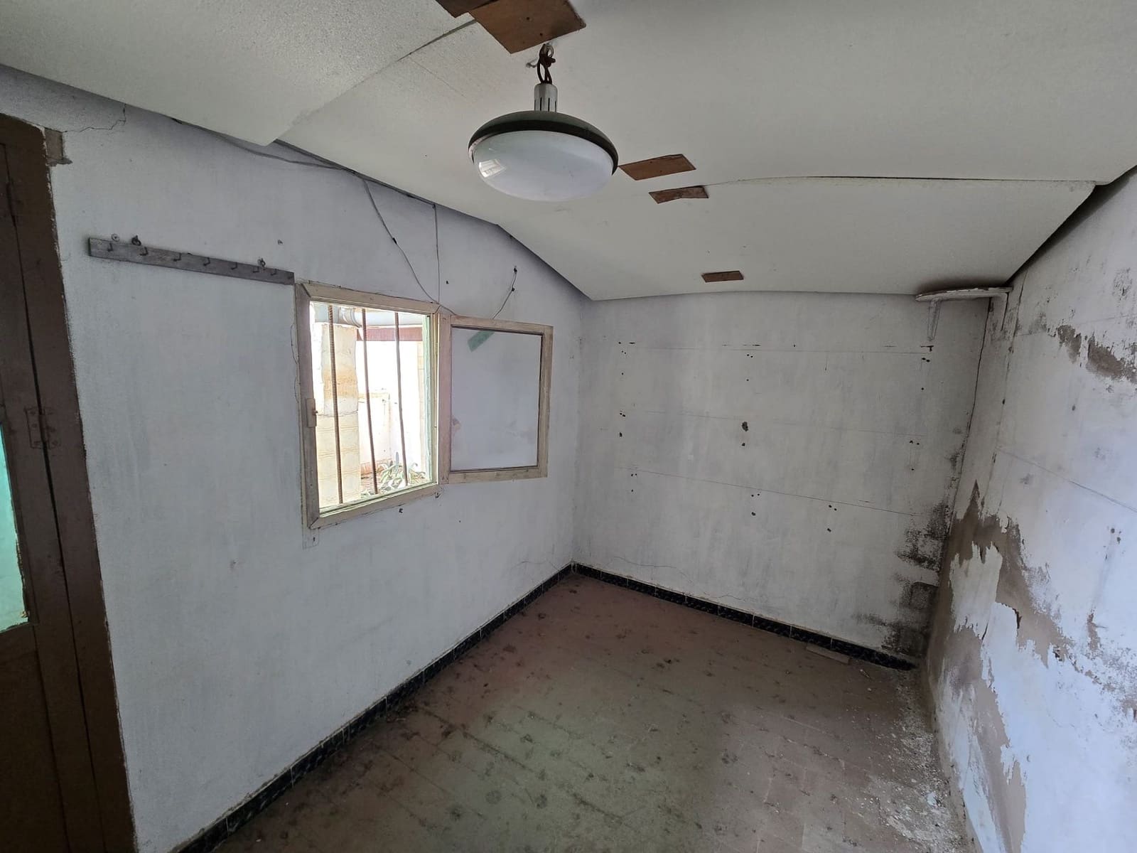 Ruin for sale in Sax - € 43,500 (Ref: 9428194)