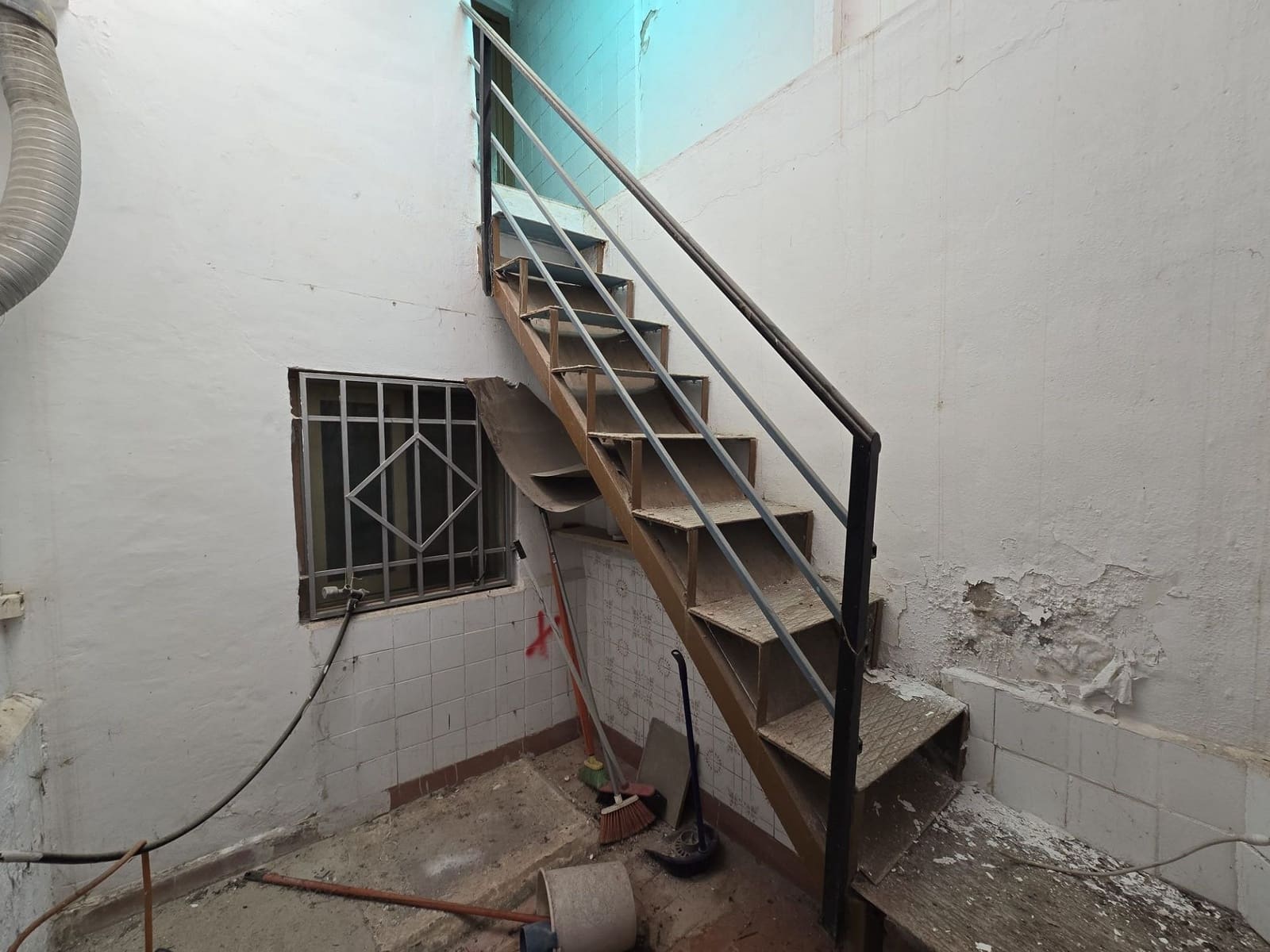 Ruin for sale in Sax - € 43,500 (Ref: 9428194)