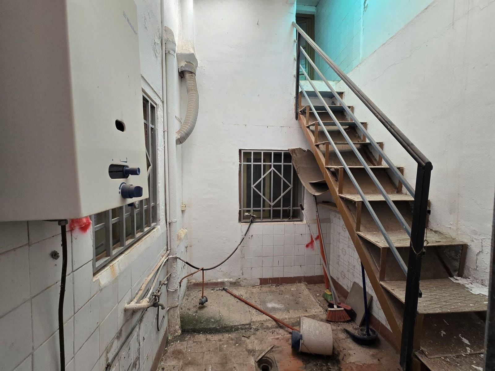 Ruin for sale in Sax - € 43,500 (Ref: 9428194)