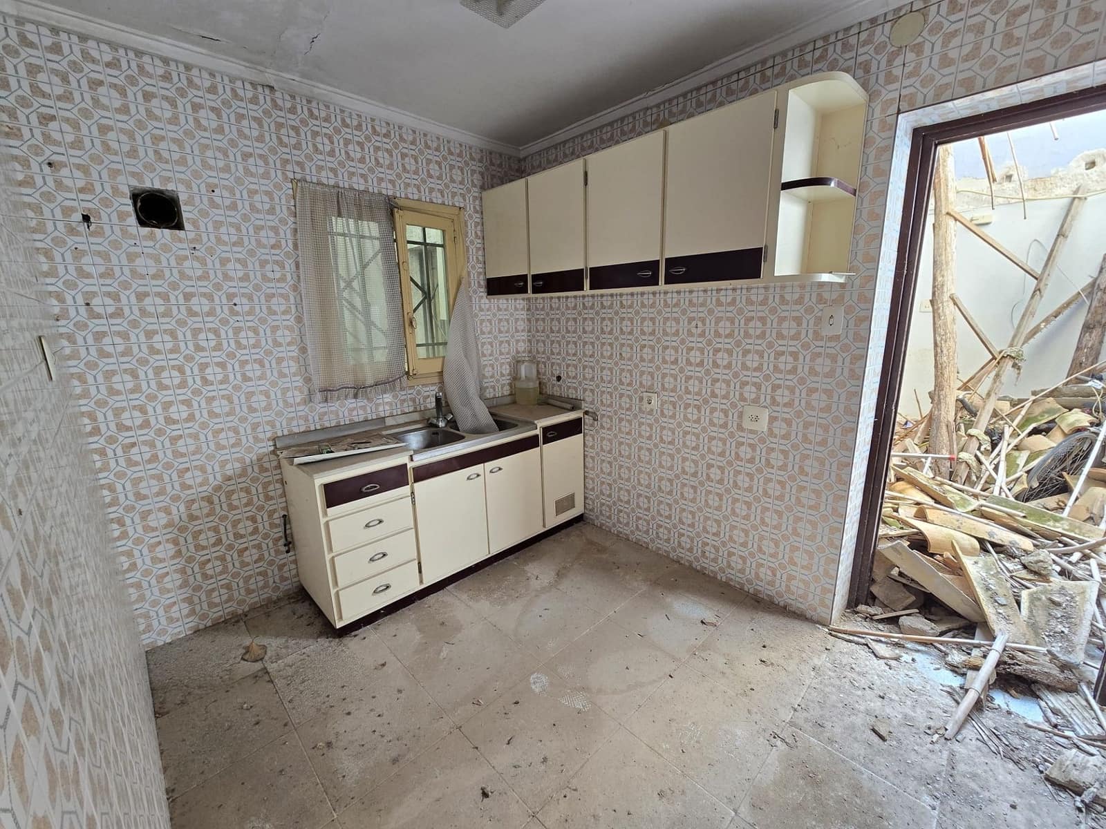 Ruin for sale in Sax - € 43,500 (Ref: 9428194)