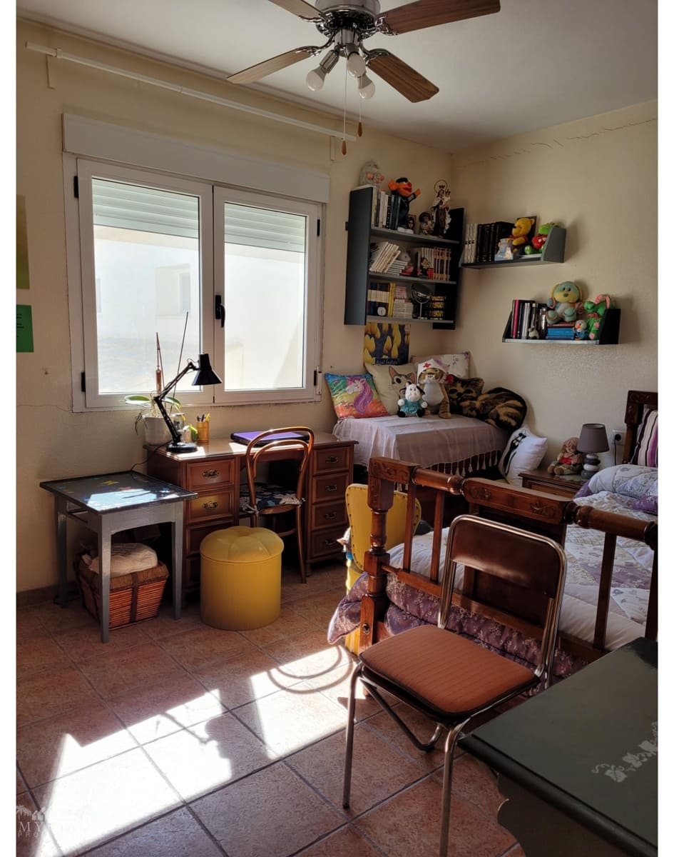 5 bedroom Townhouse for sale in Pinoso with pool - € 125,000 (Ref: 9436736)