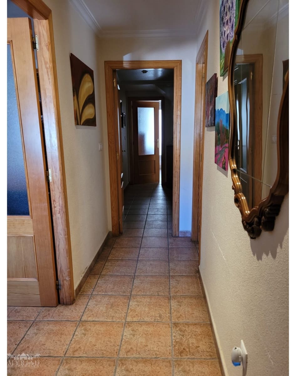 5 bedroom Townhouse for sale in Pinoso with pool - € 125,000 (Ref: 9436736)