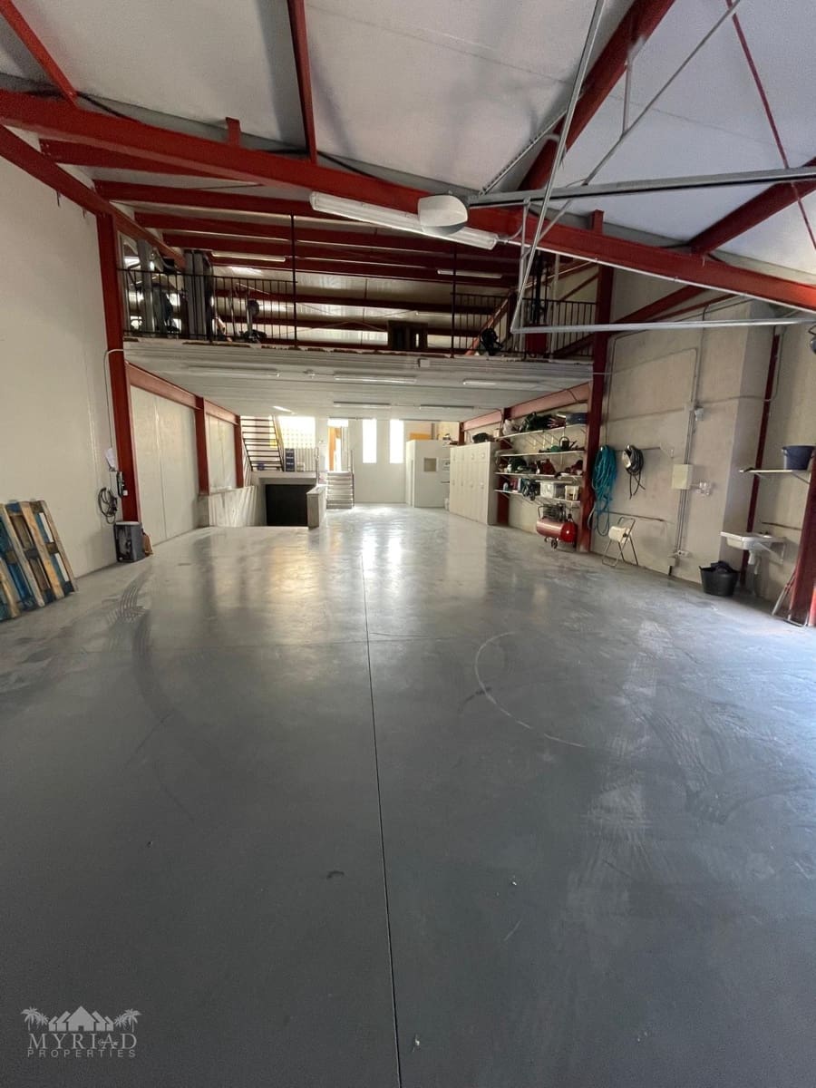 5 bedroom Finca/Country House for sale in Pinoso with pool - € 499,995 (Ref: 9436737)