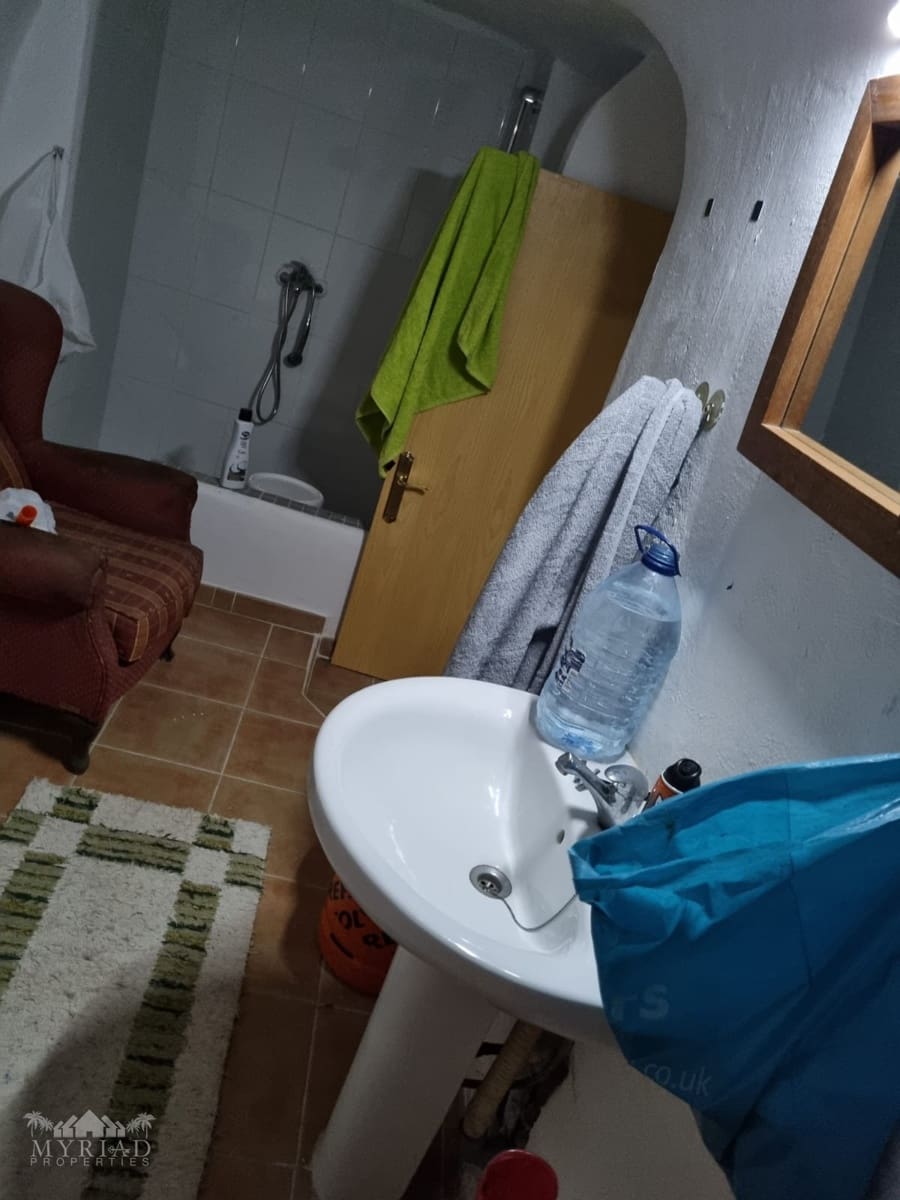 2 soverom Grottehus til salgs i Pinoso med svømmebasseng - € 66 000 (Ref: 9436738)